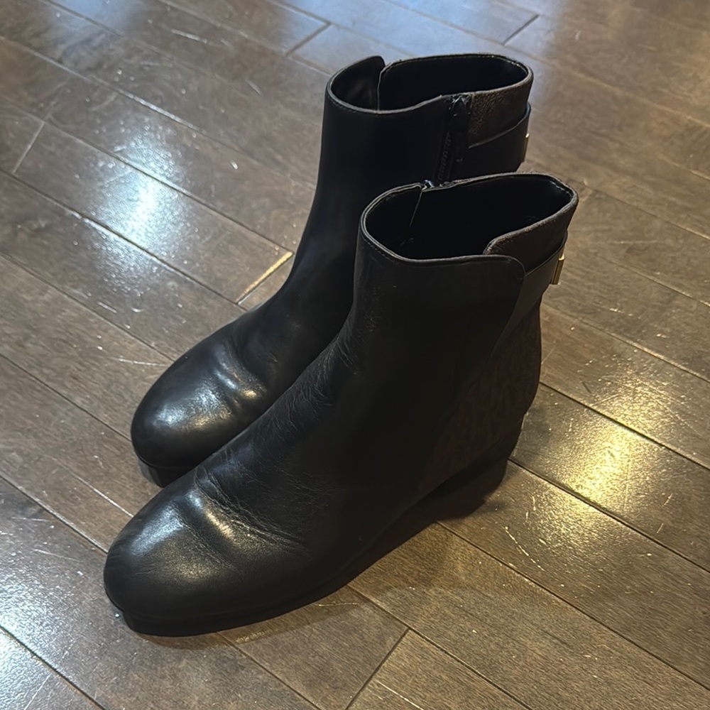 Michael Michael Kors Women’s Ankle Boot, Size 6M